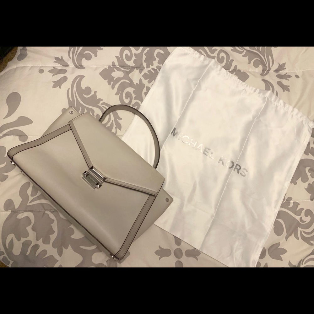 Micheal Kors authentic medium size purse - Picture 2 of 8